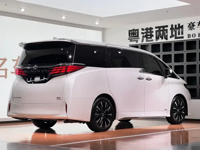 Toyota Alphard — Фото автомобиля 7