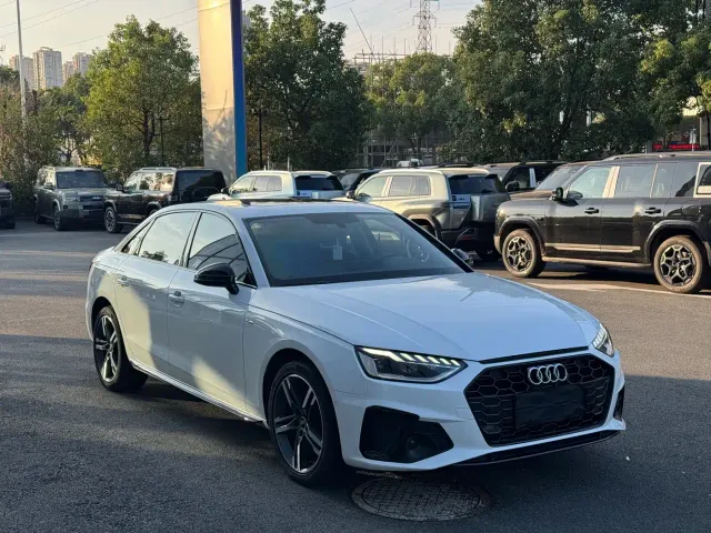 Audi A4L — Фото автомобиля 3