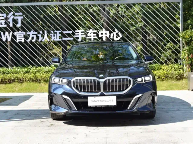 BMW 5 Series — Фото автомобиля 4