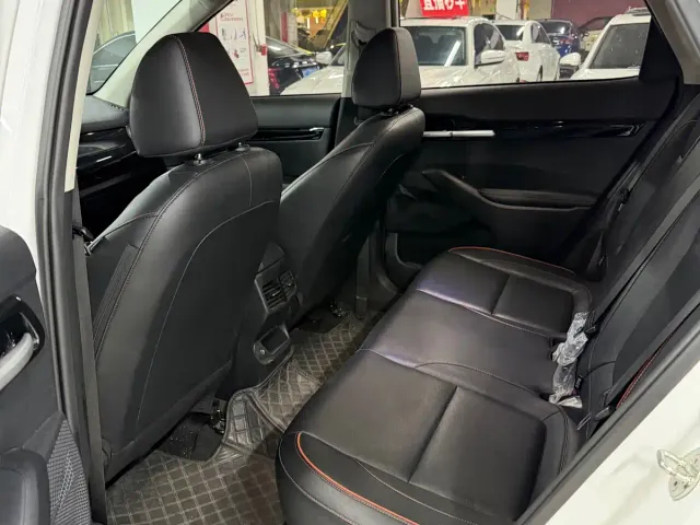 Kia Seltos — Фото автомобиля 4
