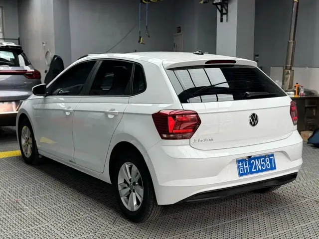 Volkswagen Polo — Фото автомобиля 2