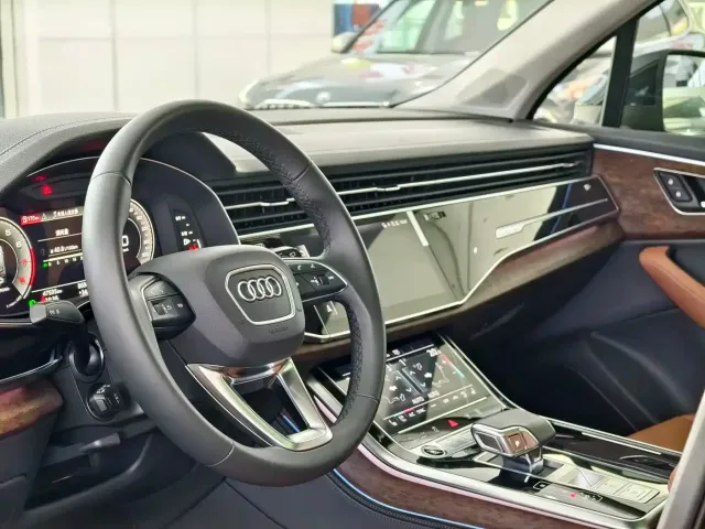 Audi Q7 — Фото автомобиля 9