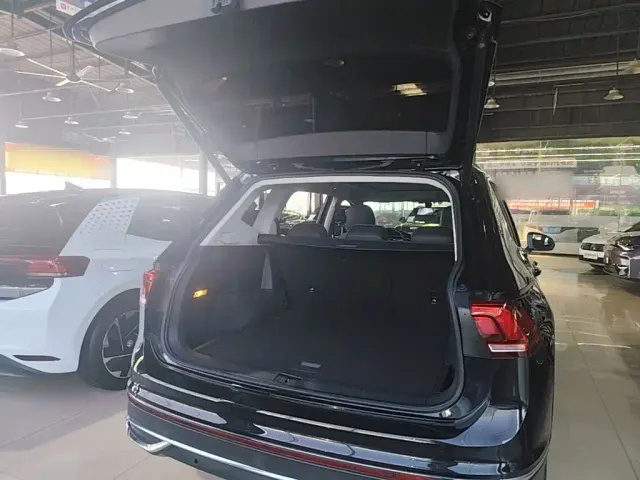 Volkswagen Tiguan L — Фото автомобиля 18