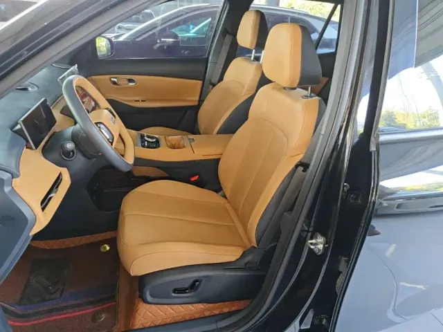 Geely Galaxy Starship 7 EM-i — Фото автомобиля 14