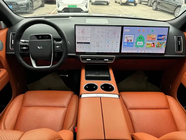 Li Auto L8 — Фото автомобиля 15