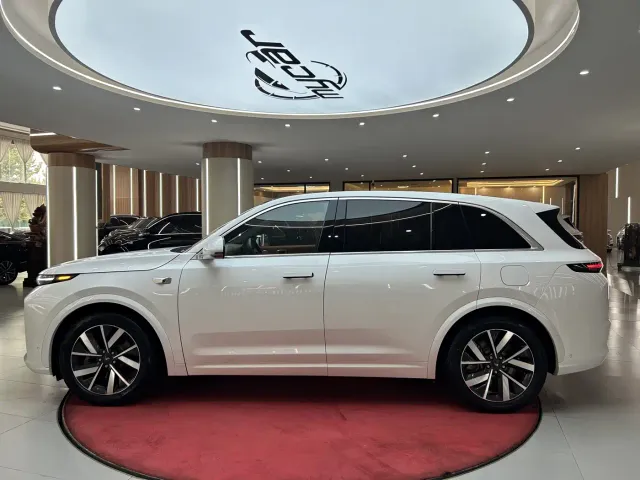 Li Auto L7 — Фото автомобиля 7
