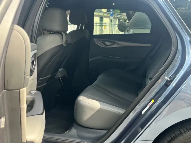 BYD Seal 2024 Glory Edition DM-i 1.5L 121km Luxury — Фото автомобиля 9