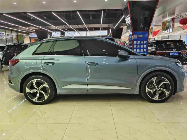 Audi Q4 e-tron — Фото автомобиля 14