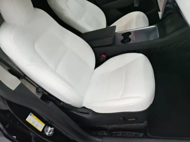 Tesla Model Y — Фото автомобиля 24