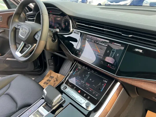 Audi Q7 — Фото автомобиля 8