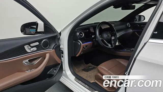 Mercedes-Benz E-Class — Фото автомобиля 10