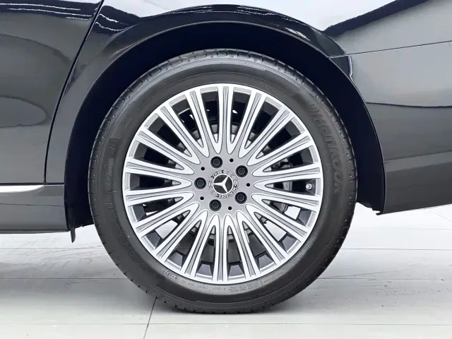 Mercedes-Benz E-Class — Фото автомобиля 16