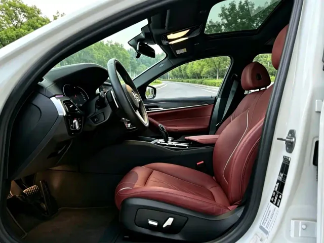 BMW 5 Series — Фото автомобиля 4