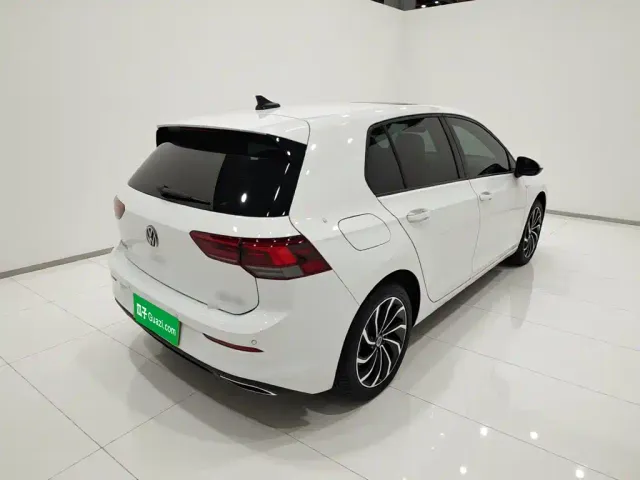 Volkswagen Golf — Фото автомобиля 4