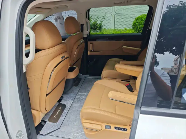GAC Trumpchi E8 — Фото автомобиля 18