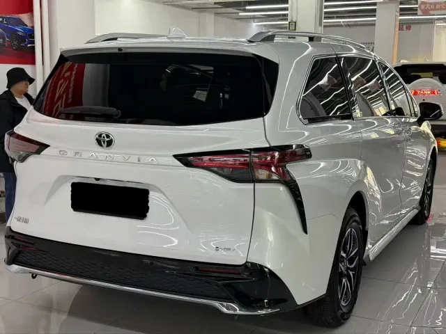 Toyota Granvia — Фото автомобиля 8