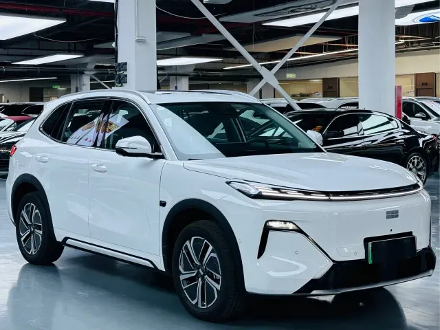 Geely Galaxy Starship 7 EM-i — Фото автомобиля 3