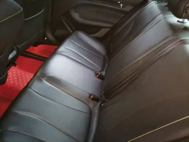 Roewe i5 — Фото автомобиля 12