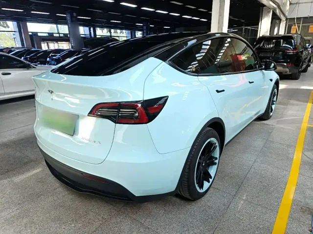 Tesla Model Y — Фото автомобиля 6