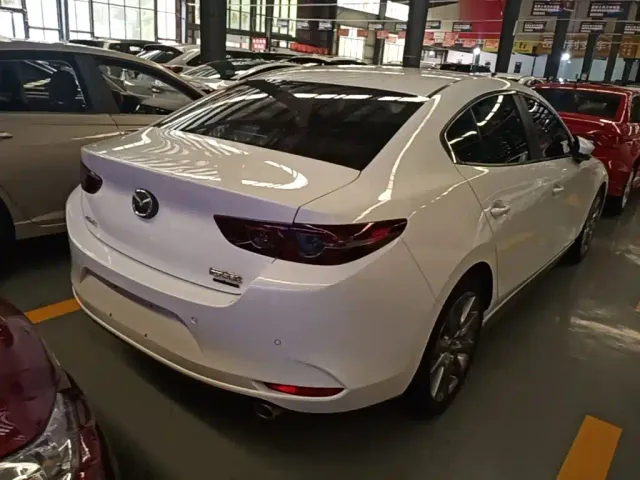 Mazda Axela — Фото автомобиля 6