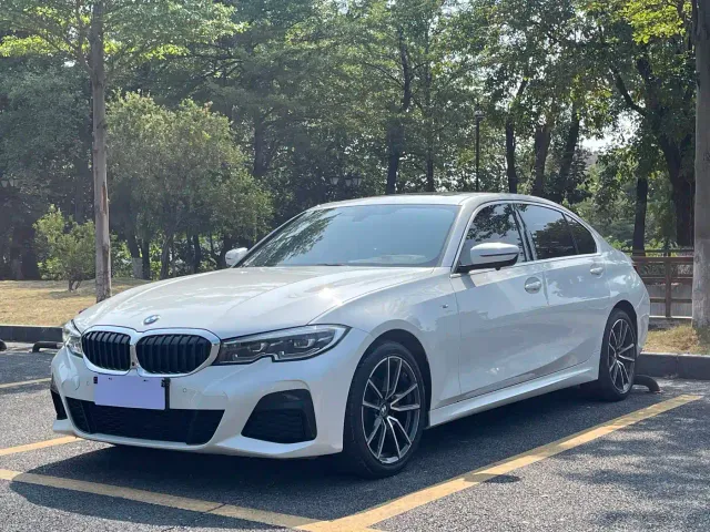 Фотография автомобиля — BMW 3 Series