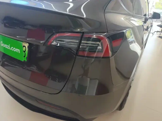 Tesla Model Y — Фото автомобиля 7