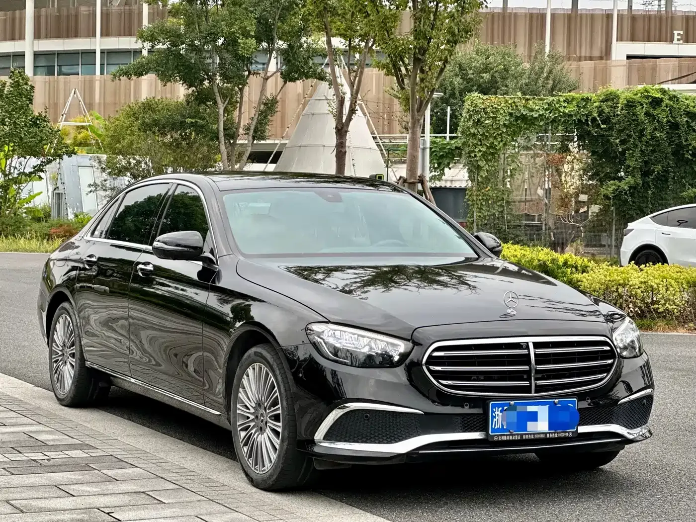 Mercedes-Benz Mercedes-Benz E-Class 2023 E 300 L Fashion — Фото автомобиля 3