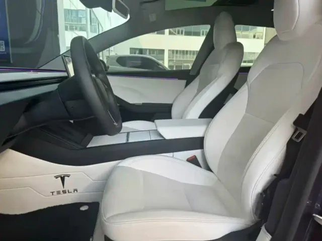 Tesla Model 3 — Фото автомобиля 9