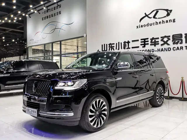 Lincoln Navigator — Фото автомобиля 2