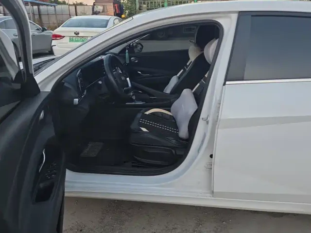 Hyundai Elantra — Фото автомобиля 9