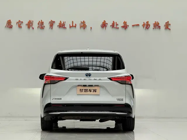 Toyota Sienna — Фото автомобиля 5
