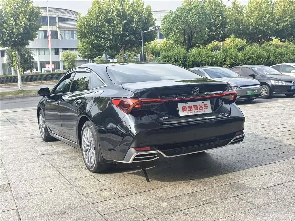 Toyota Avalon 2024 Hybrid 2.0L Luxury Edition — Фото автомобиля 9