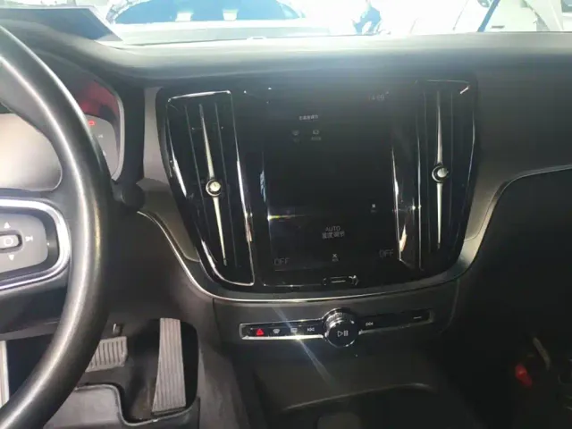 Volvo S60 — Фото автомобиля 12