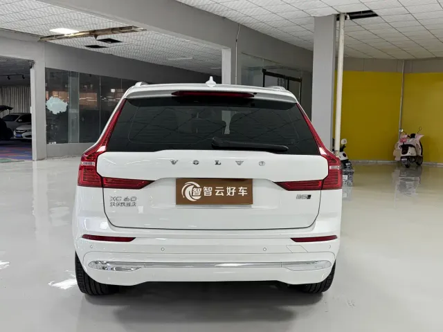 Volvo XC60 — Фото автомобиля 8
