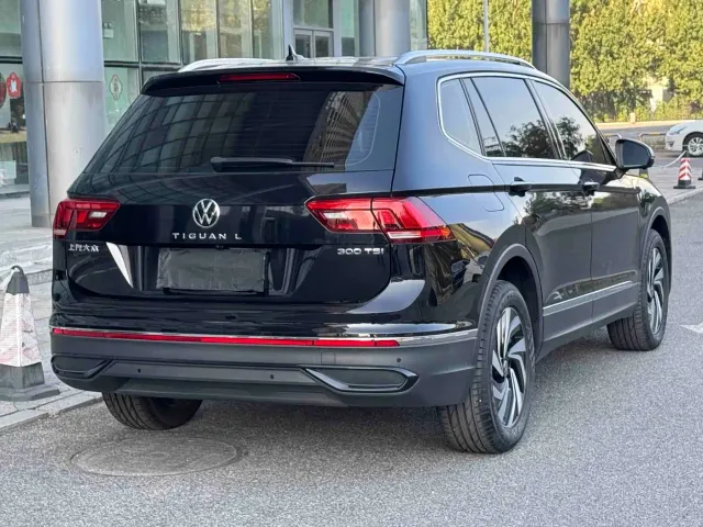 Volkswagen Tiguan L — Фото автомобиля 4
