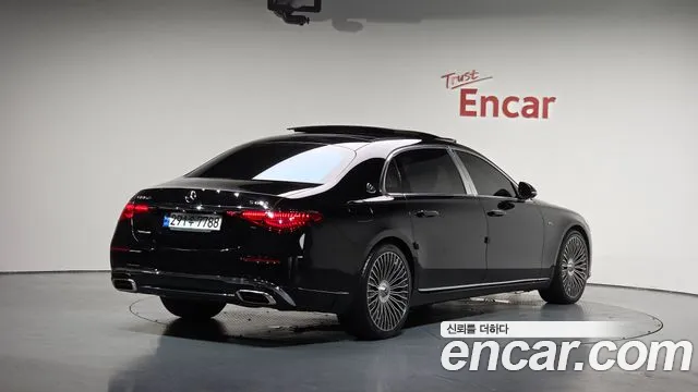 Mercedes-Benz S-Class — Фото автомобиля 2