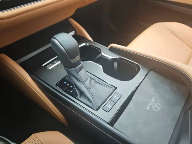 Lexus ES — Фото автомобиля 19
