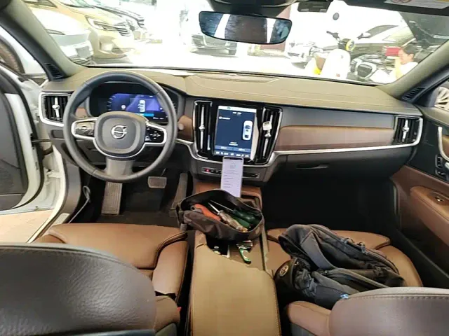 Volvo S90 — Фото автомобиля 5