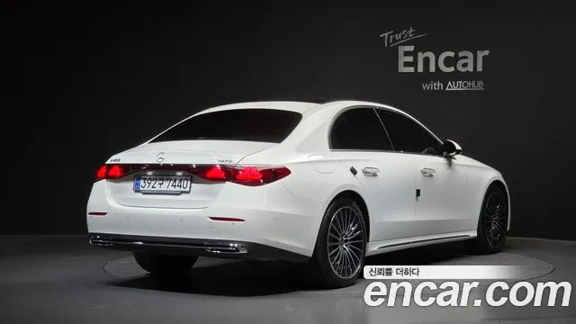 Фотография автомобиля — Mercedes-Benz E-Class W214