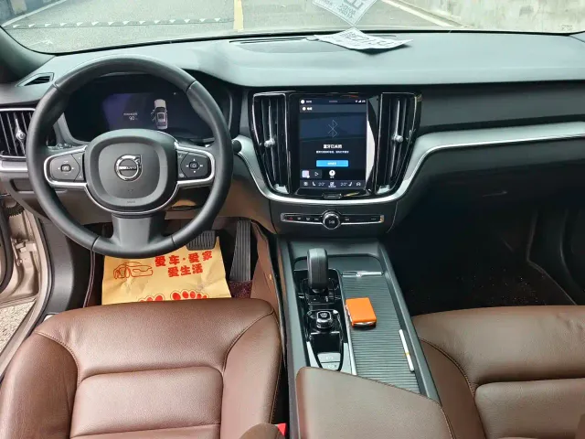 Volvo S60 — Фото автомобиля 7