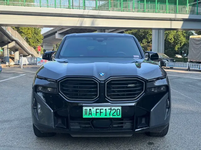 BMW XM — Фото автомобиля 2