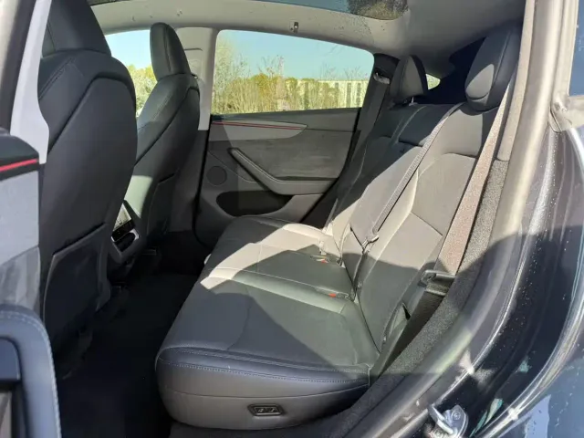 Tesla Model Y — Фото автомобиля 6