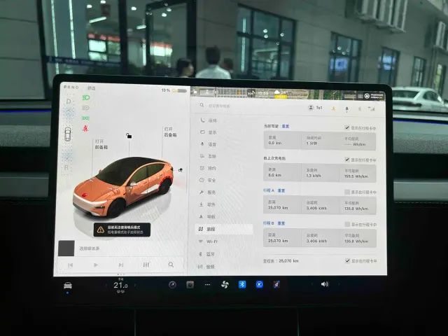 Tesla Model Y — Фото автомобиля 14