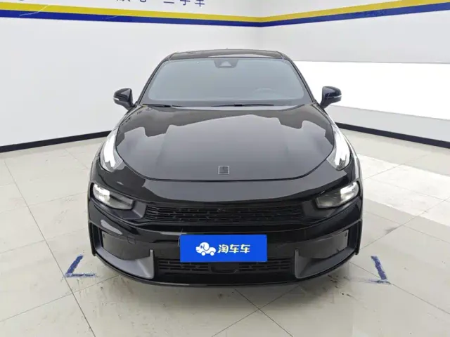 Lynk & Co 03 — Фото автомобиля 2