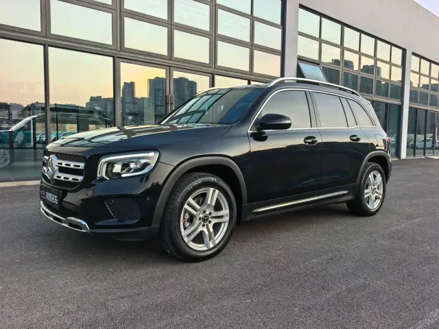 Фотография автомобиля — Mercedes-Benz GLB-Class