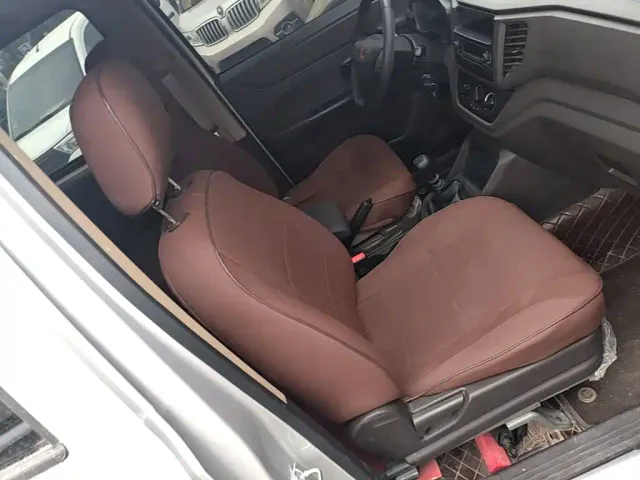Wuling Hongguang V — Фото автомобиля 19