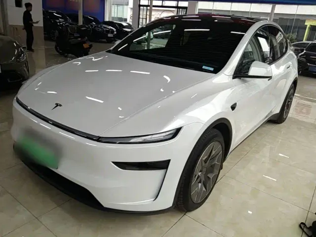 Фотография автомобиля — Tesla Model Y L