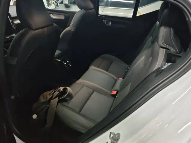 Volvo XC40 — Фото автомобиля 16