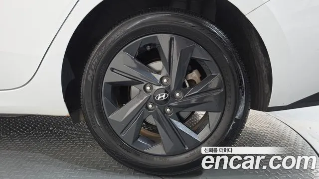 Hyundai AVANTE Avante (CN7) — Фото автомобиля 20
