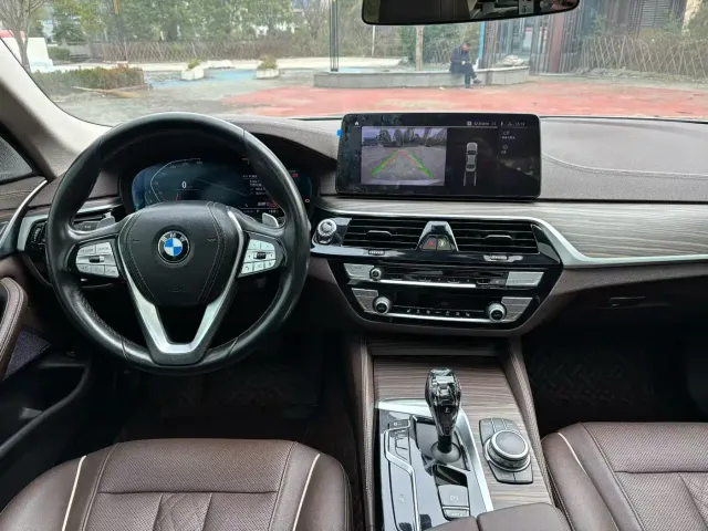 BMW 5 Series — Фото автомобиля 5